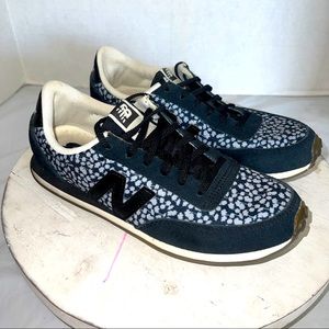New Balance 410 Sneakers Shoes Black Floral WL410BK Womens Size 6.5 Classic